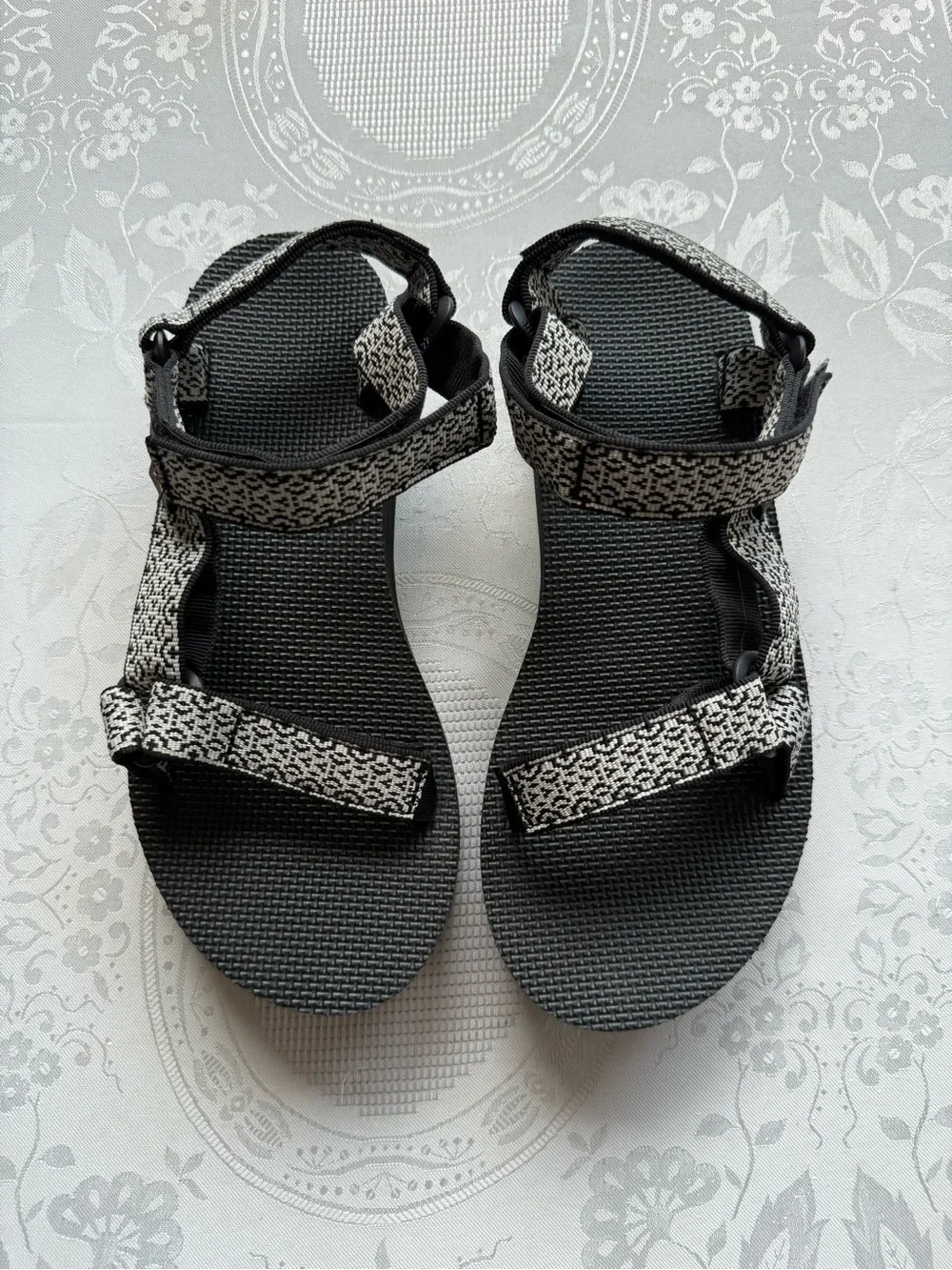 Teva Midform Black/White Boho Geometric Patterned Strap Sandals Women’s Size 8